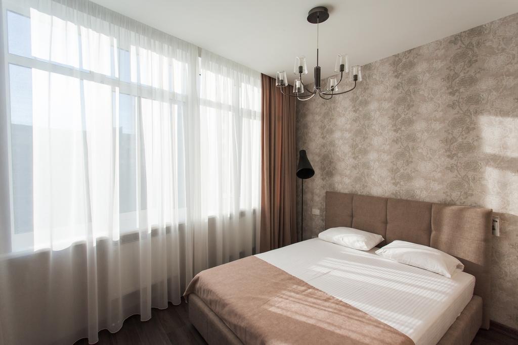 Modern Double Bedroom Apartment In Arkadia オデッサ エクステリア 写真