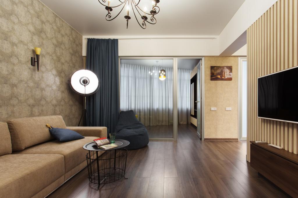 Modern Double Bedroom Apartment In Arkadia オデッサ エクステリア 写真